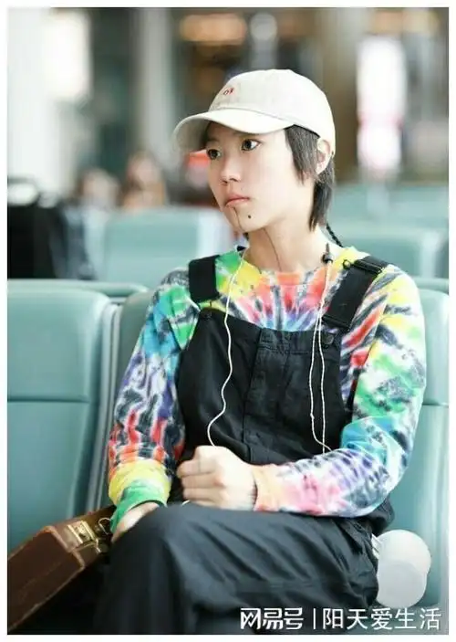 窦靖童我妈是王菲我爸是窦唯我不敢恋爱结婚