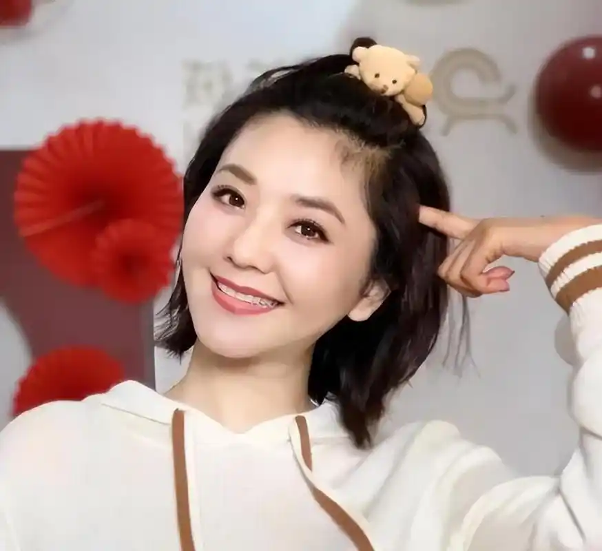 主持人方琼与丈夫结婚20年,只生育孩子不做饭,丈夫对她宠爱有加