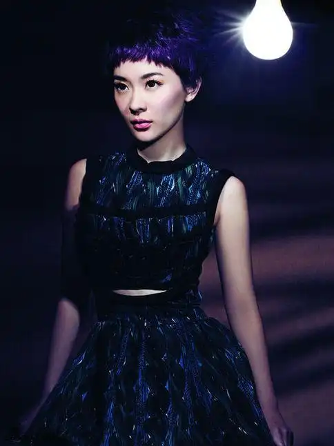 霍思燕登封面短发造型摩登时尚图