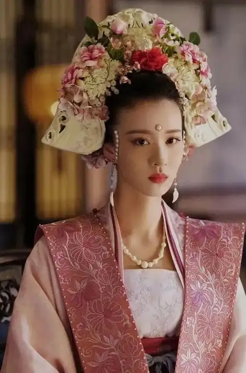 清平乐里也有人体花艺?宋朝花冠了解一下