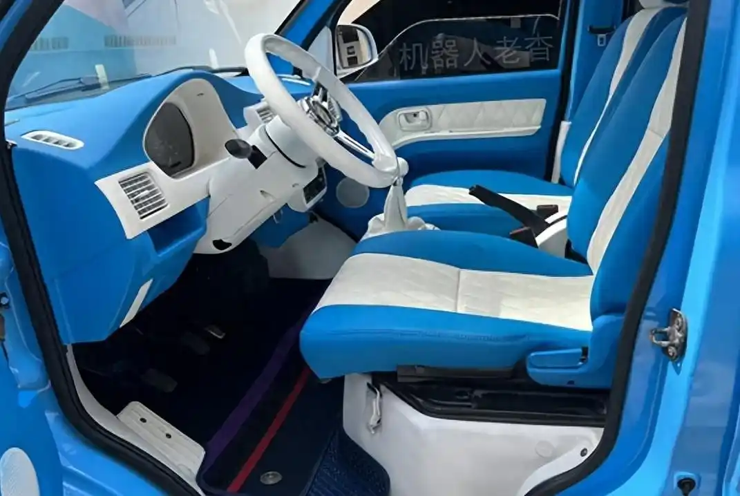 露营游必备!五菱荣光改装床车,让你人见人爱的旅行体验!