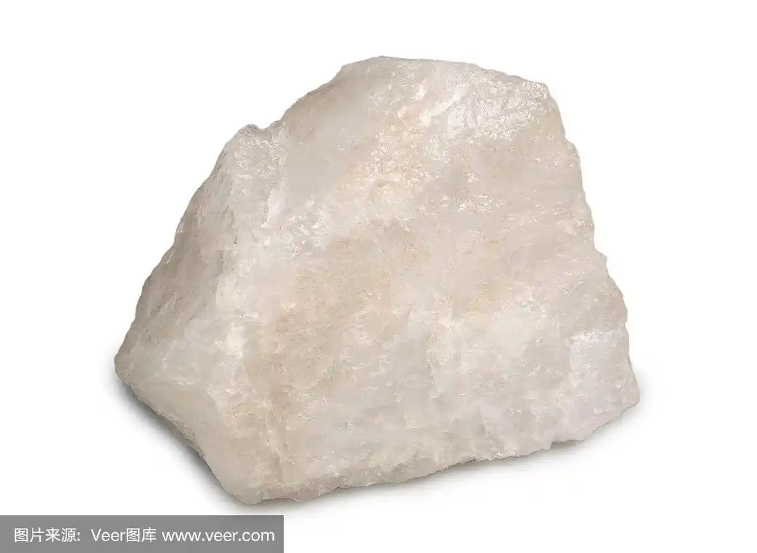 矿物乳白色石英孤立在白色背景上.石英晶体具有压电特性.