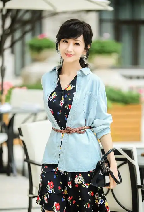 赵雅芝晒美照清新脱俗,网友激动:就这张脸,我可以粉一辈子!