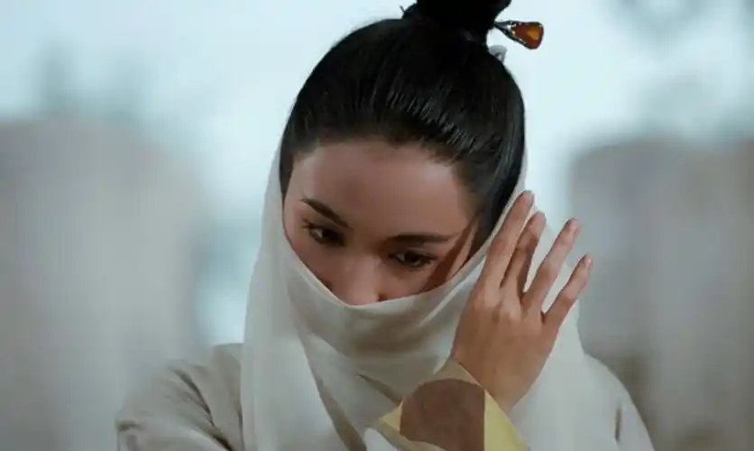 她越苦,观众越喜欢?_黎姿_角色_珠光宝气