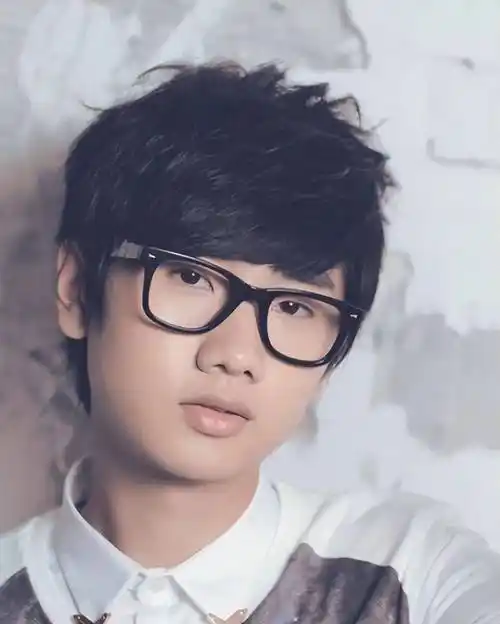 汪苏泷与素人美女约会疑同居,女方身材高挑气质出众!_恋情_朋友_音乐