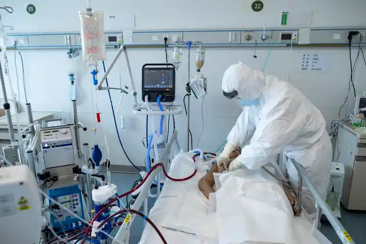 4月11日,在华中科技大学同济医学院附属同济医院中法新城院区icu病房