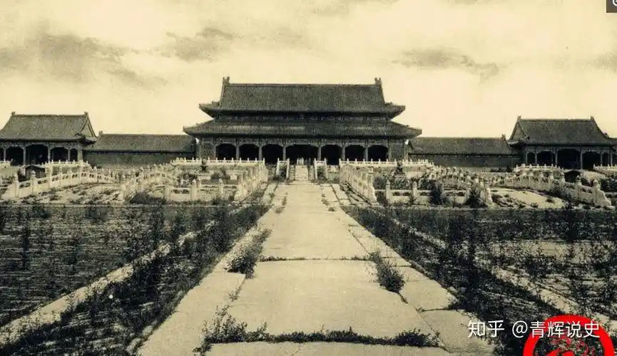 但是你知道吗,故宫其实并不是总是这样的华丽无比的,尤其是到了清朝的