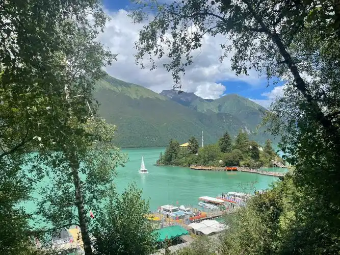 养蜂人西藏之巴松措