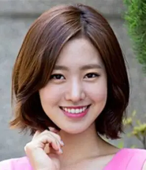 微胖美女短发发型设计让你的小胖脸迅速变迷人