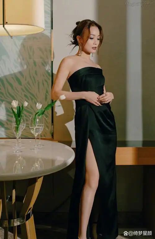 容祖儿秀白嫩美足,光滑如玉引人羡,女神足下生辉