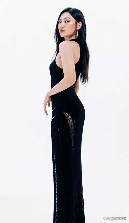 alin爱徒太辣套镂空装完美曲线被看光收工竟狂痛3天