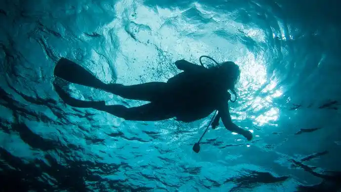 悲剧美国小伙深海求婚溺亡还没来得及听到女友说愿意