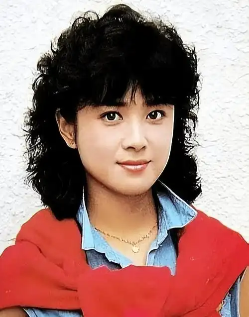 傅艺伟:两段失败的婚姻,中年却自甘堕落,毁了自己也害了儿子_傅意伟