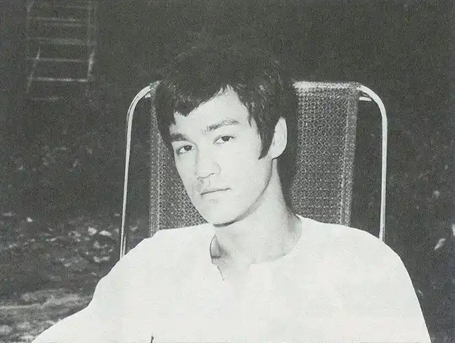 李小龙年轻的时候有多帅? - 知乎