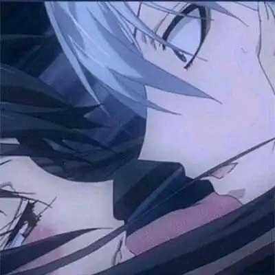 骚一点的二次元情头一对两张 漫画情侣床上头像