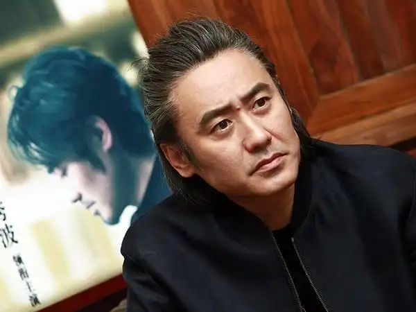 吴秀波不敢说我很时尚曾想把泳池裸戏删掉