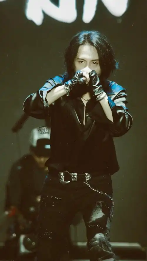 黑豹乐队张淇超话92#张淇战舞台好燃#211002 成都仙人掌音乐节 高清