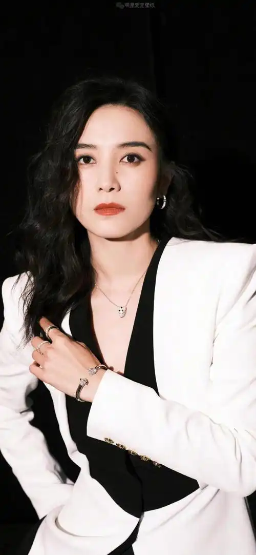 飒爽英姿,小宋佳高清写真_网易订阅