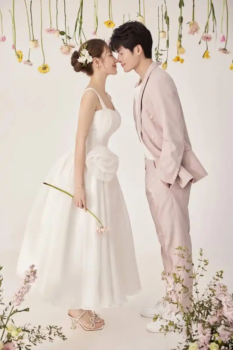 简约大气婚纱照!高级,纯粹,经典,耐看蕴藏丰富 - 抖音