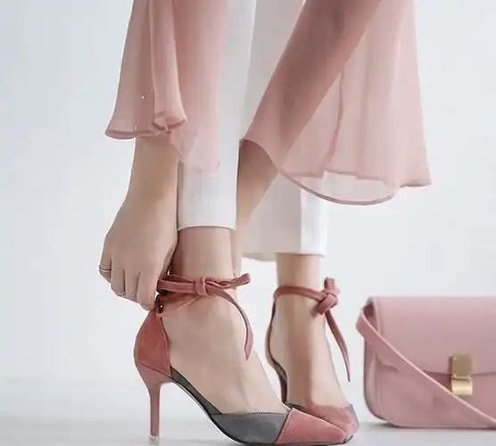 2021年最新款,时尚拼色,唯美的高跟鞋,7厘米的高跟鞋,粉色拼灰色,军绿