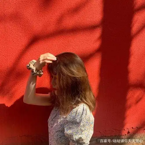 7个简单又好看的拍照姿势,拒绝僵硬(红墙篇)