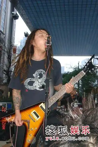 夜叉乐队演出场地无界限 一天之内横跨"两极"