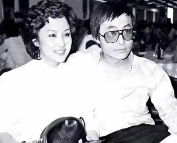 回顾谢贤近70岁时与20岁少女相恋两千万分手费是否符合市场规律