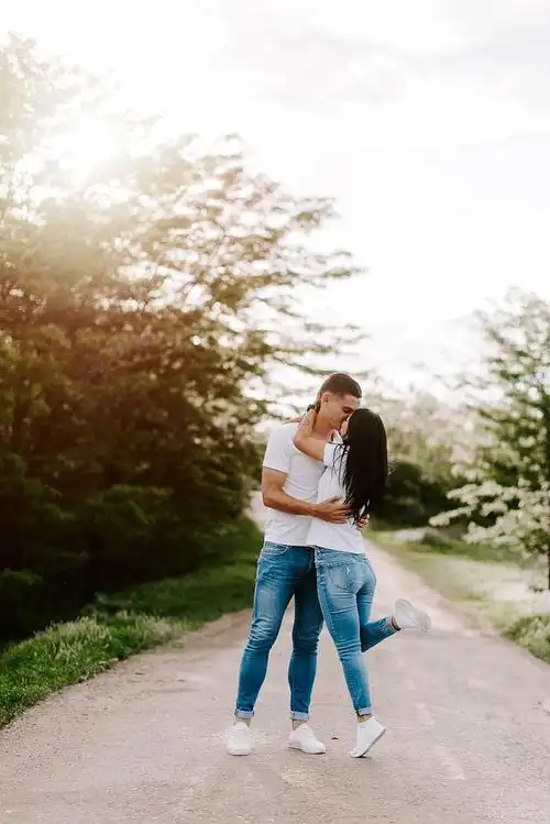 情侣间的距离与亲密:探究二者之间的平衡关系