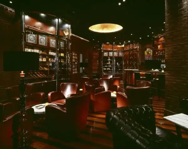 成都红酒雪茄吧装修设计 案例《希尔顿雪茄吧》