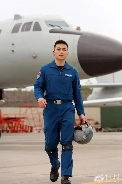 中国空军战略轰炸机即将到位?轰6k正在研练空中加油