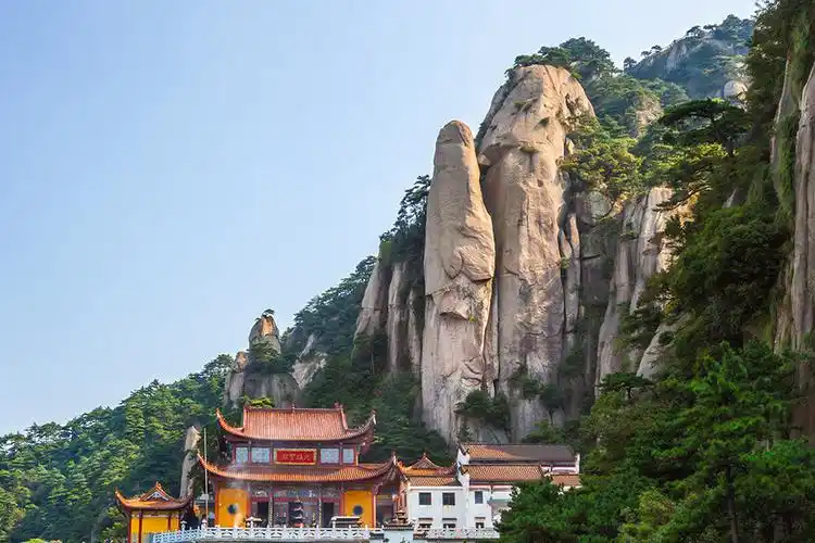 九华山与山西五台山,浙江普陀山,四川峨眉山并称为中国佛教四大名山