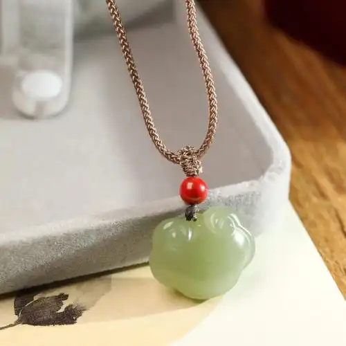 和田玉宝宝锁,青海老料子,老熟料子,油糯,细腻,无瑕疵,寓意平安吉祥.