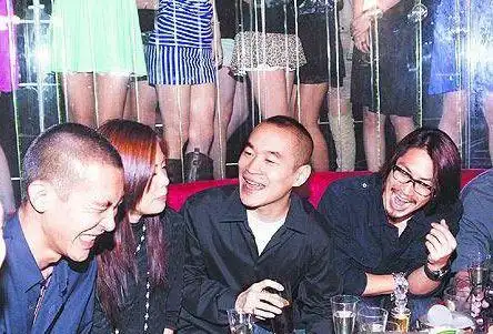 黄立成夜店被殴嘴角出血