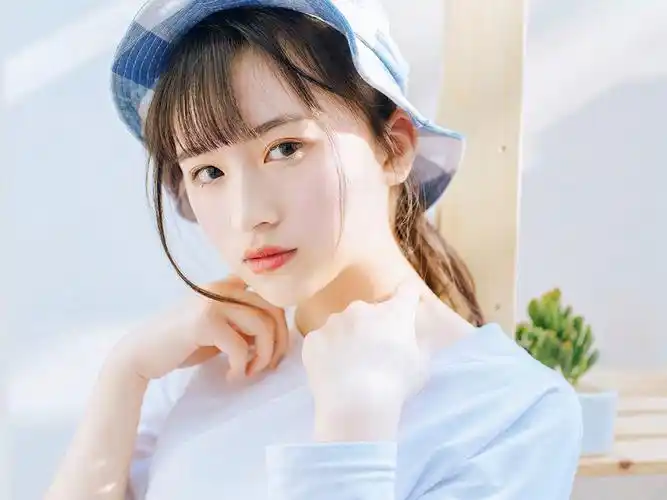日系小清新美女唯美清新写真桌面壁纸,长相甜美的小清新美女,淡蓝色的