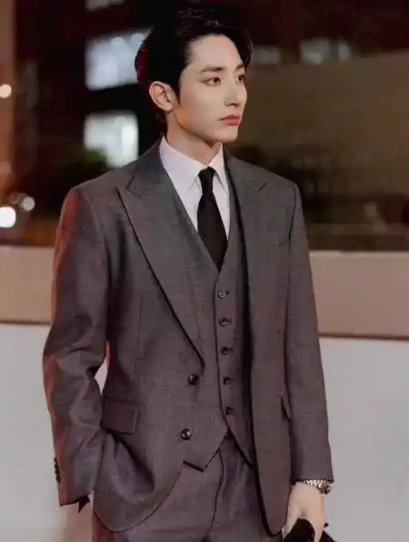 南韩神颜李洙赫,总裁界的颜值天花板,正经人谁不馋-度小视