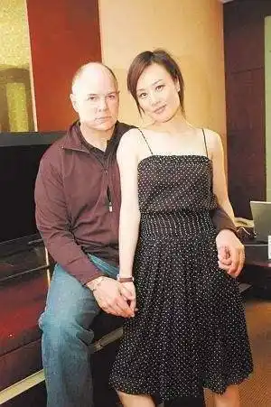 邬君梅嫁大11岁导演做9次试管婴儿现老公这样对她