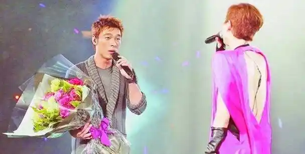 郑秀文家聚会!许志安乖巧陪伴,温馨家庭氛围引发热议_家人_舞台_时间