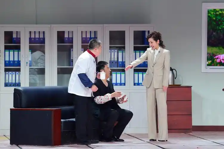 秦海璐再登央视春晚 搭档孙涛表演小品《提意见》