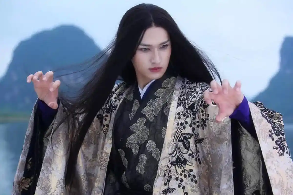 "不怕反派坏,就怕反派帅",躲不过徐正曦,更躲不过朱一龙