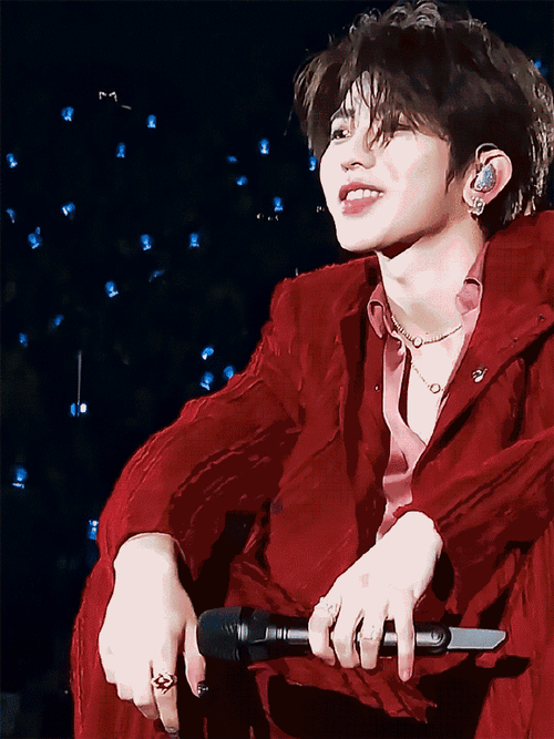 prada代言人蔡徐坤##蔡徐坤新歌spotlight