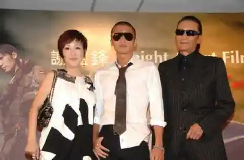 谢霆锋回应国籍质疑正在申请退出加拿大国籍父亲谢贤表示支持