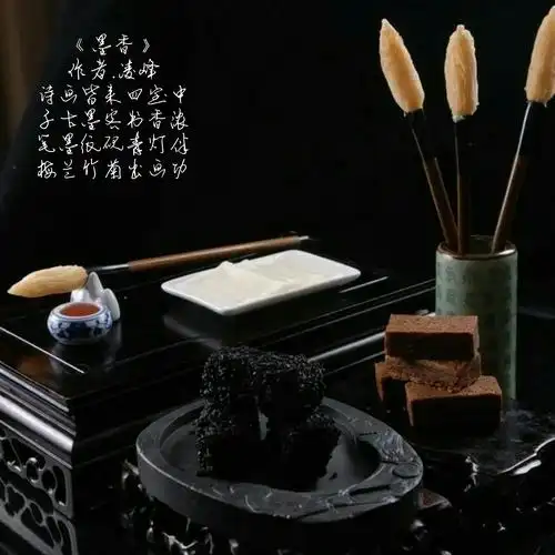 诗画皆来四宝中, 千古墨客书香浓. 笔墨纸砚青灯伴, 梅兰竹菊出画功.