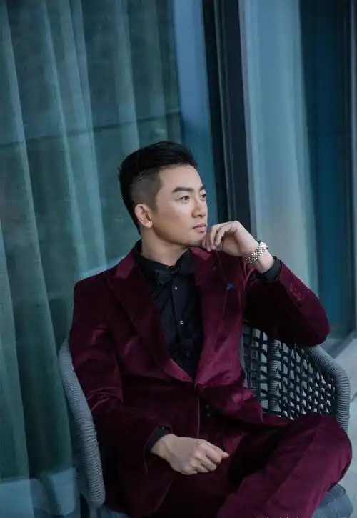 曝苏有朋与经纪人秘婚十年,女方是白富美身价40亿,工作室忙否认_amy