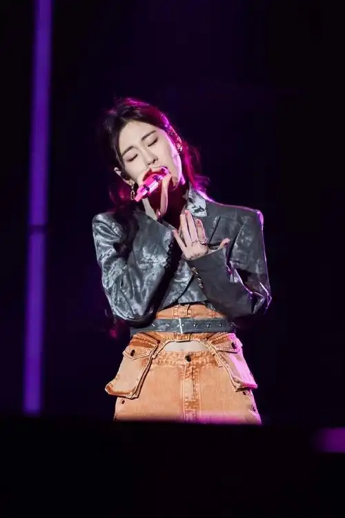 张碧晨让粉丝点演唱会歌单#张碧晨直接发微博让粉丝点演唱会歌单亮