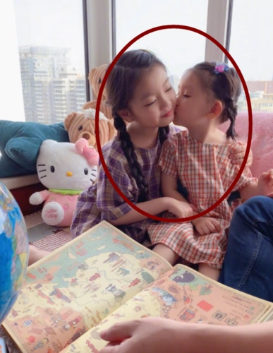 阿拉蕾父亲节晒生活照,却无意透露妹妹颜值,这一家人都是明星脸_爸爸