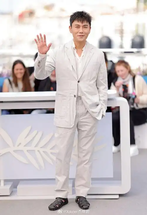 秦昊在#戛纳电影节#亮相娄烨导演新片《未完成的电影》的photocall这