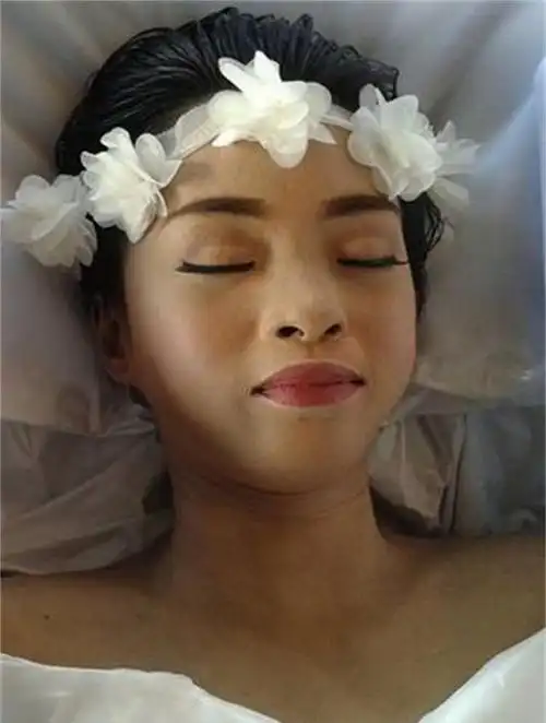 2017年90后女孩亲手筹划好自己的葬礼后安静地离开了