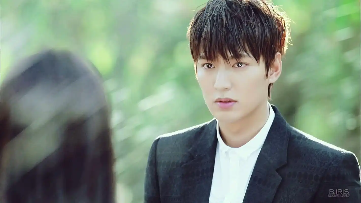 李敏镐继承者们在美国白t剧照 求单张原图