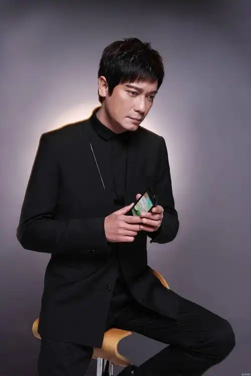 2013年拍摄亲情励志剧《我的左手右手》张少华和女儿在剧中也是母女.