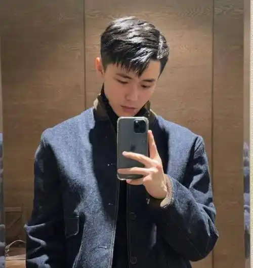 冲着肖战追《余生》,没想到男配颜值太高,生活照也很帅气